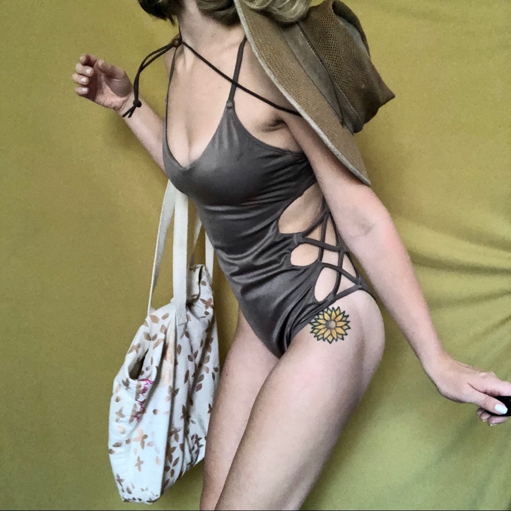 Billabong one piece !